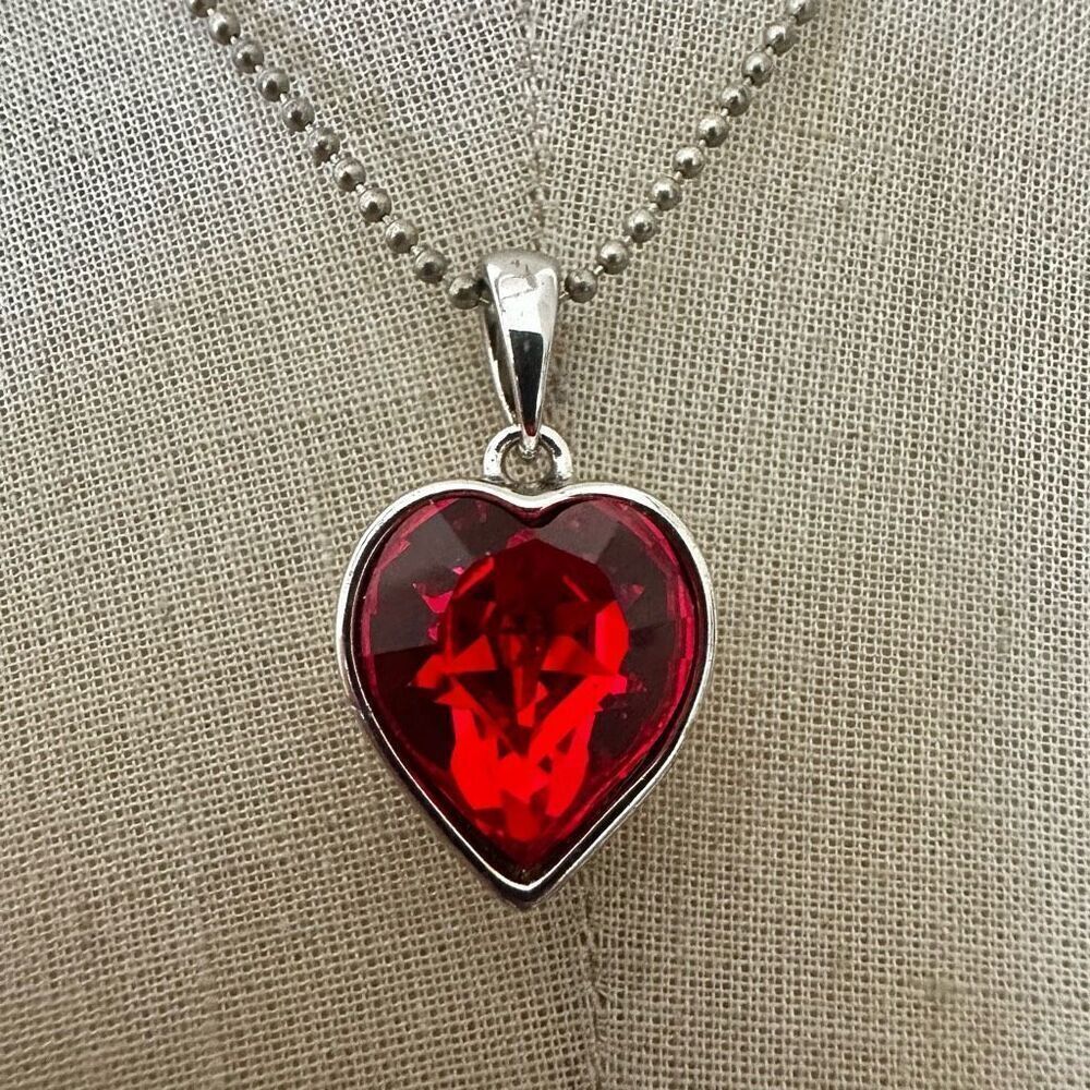 Red rhinestone heart pendant necklace